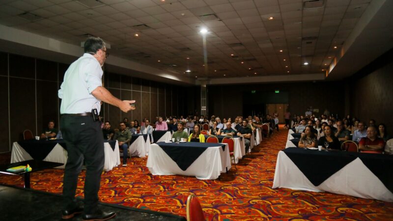 Más de 100 personas participaron del encuentro “Deempresa familiar a familia empresaria” con MartínQuirós