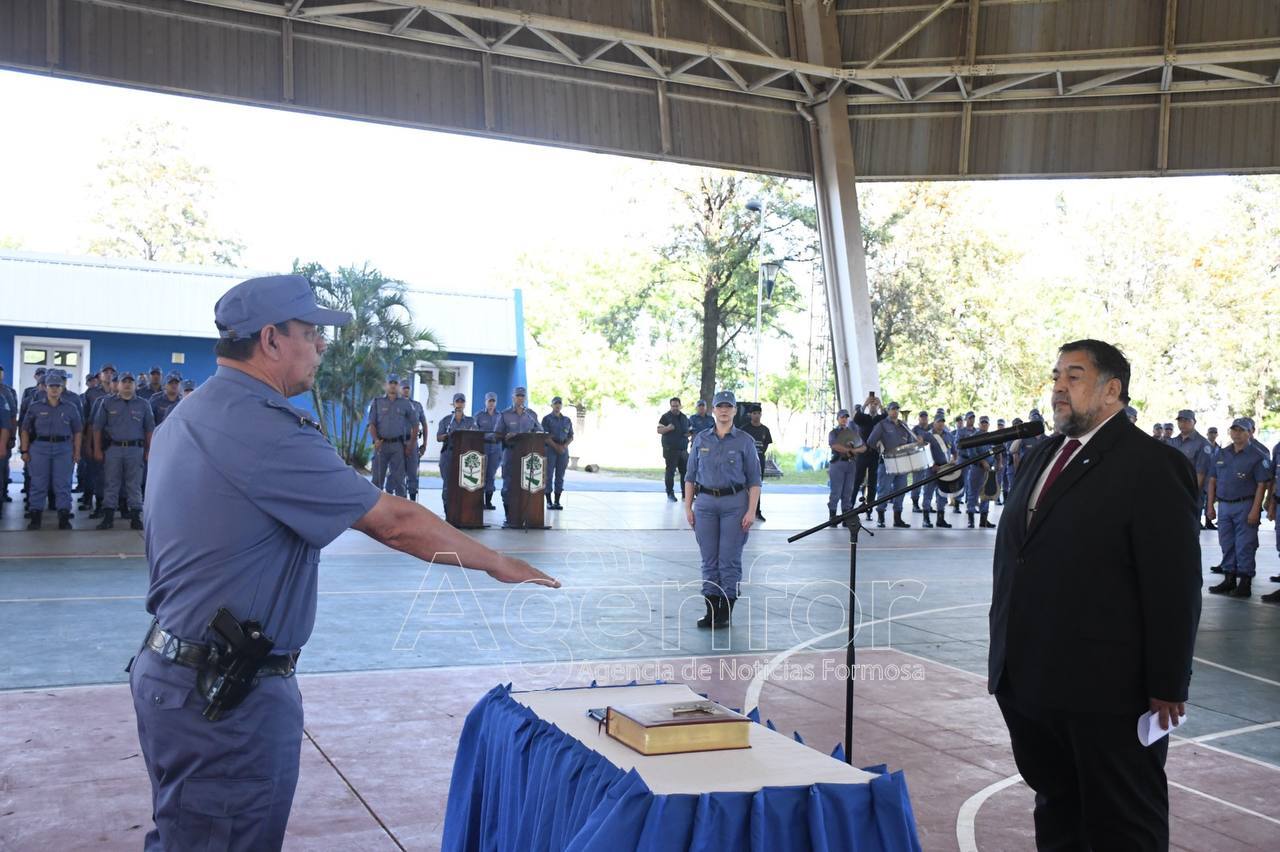 Autoridades policiales juraron la nueva Constitución Provincial