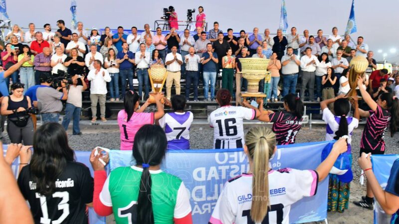 Clorinda vivió una noche única: Miles de mujeres acompañaron el acto de apertura del Torneo de la Amistad “Copa Gildo Insfrán”