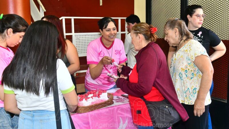 La Fundación Abriendo Surcos brindó una charla sobre el cáncer de mama y acercó el mamógrafo móvil a la comunidad