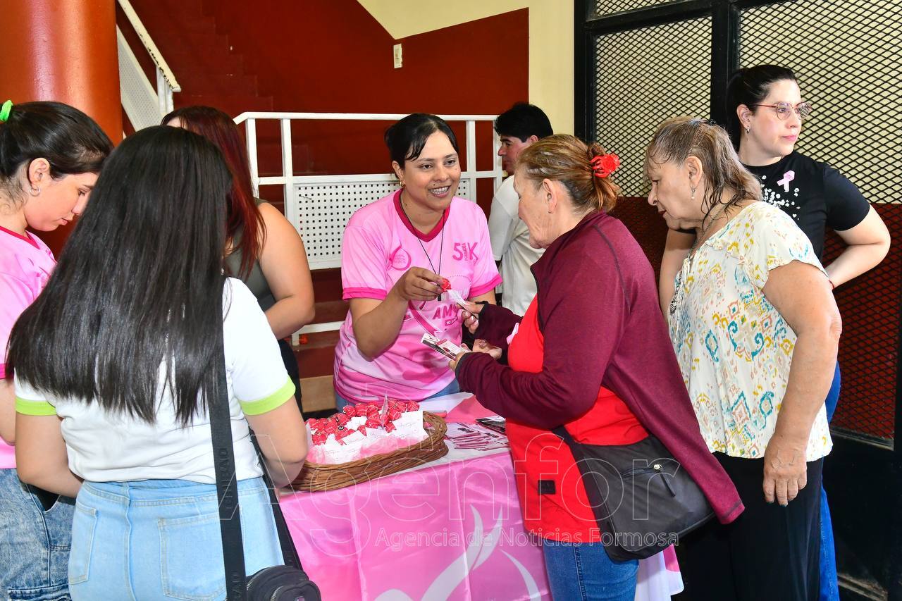La Fundación Abriendo Surcos brindó una charla sobre el cáncer de mama y acercó el mamógrafo móvil a la comunidad