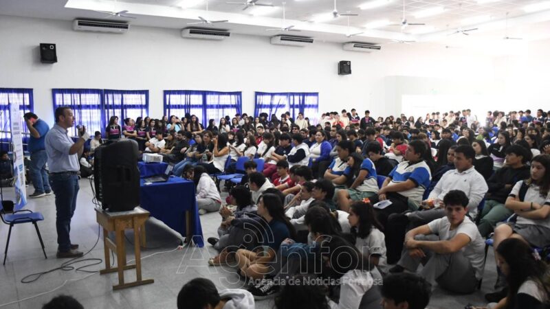 La Universidad Provincial de Laguna Blanca promocionó sus ofertas académicas en escuelas capitalinas 