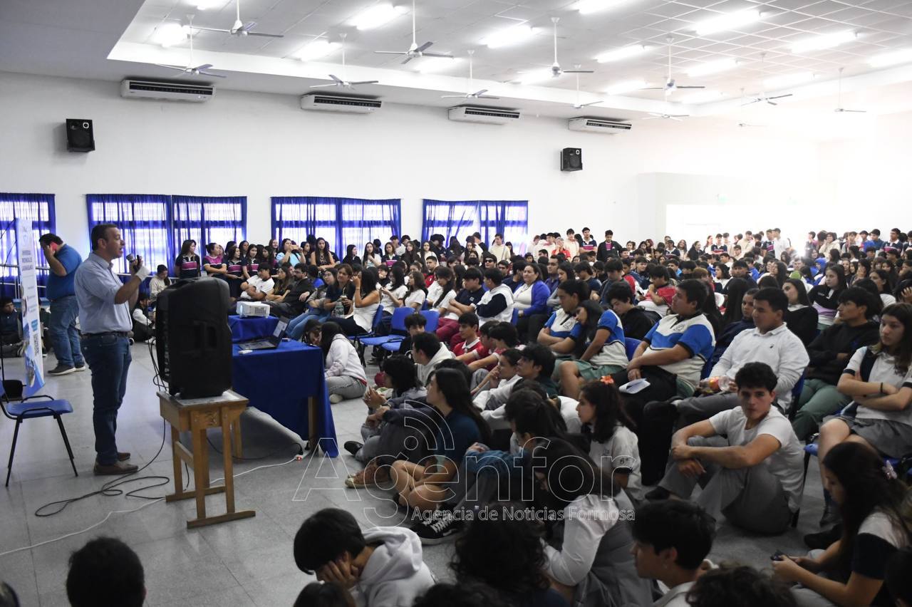 La Universidad Provincial de Laguna Blanca promocionó sus ofertas académicas en escuelas capitalinas 