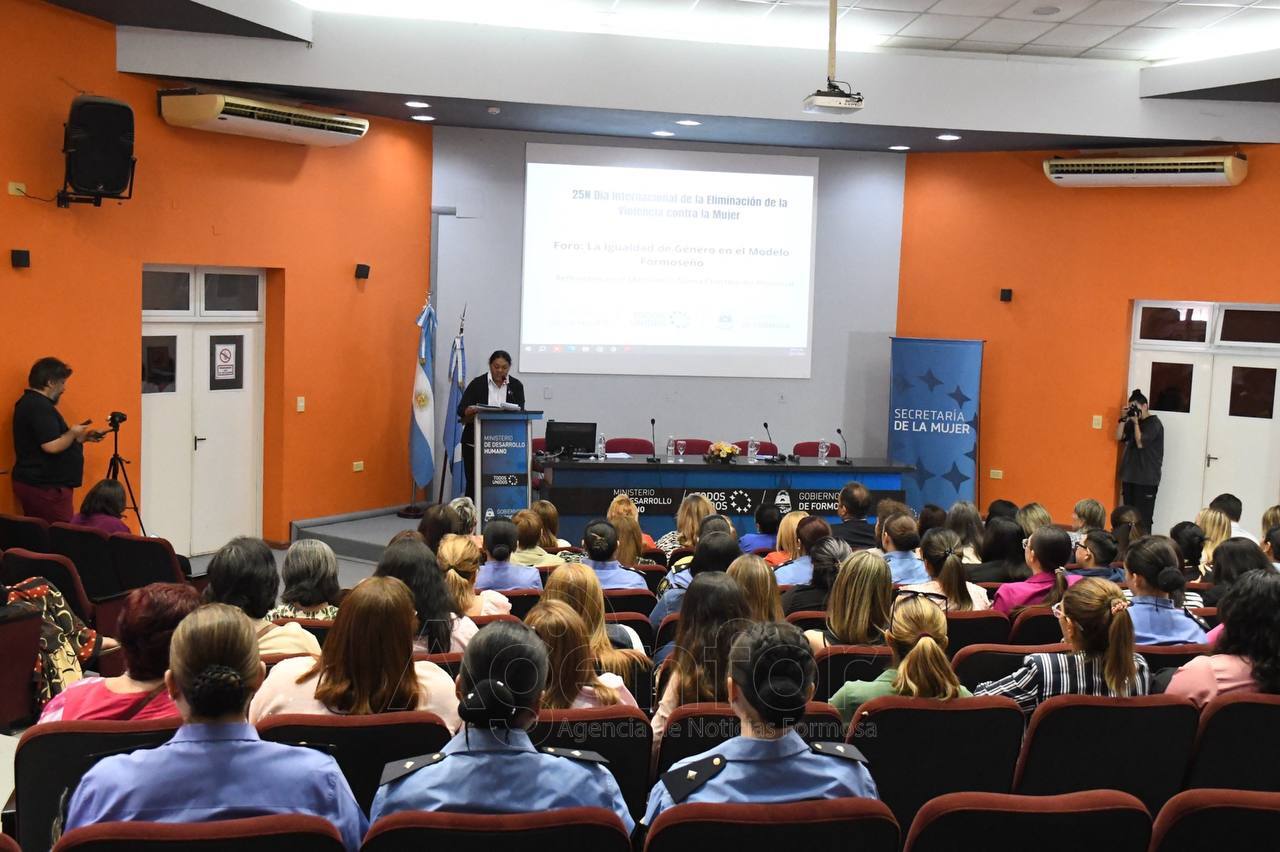 25N: La Secretaría de la Mujer llevó a cabo el foro “La igualdad de género en el Modelo Formoseño”