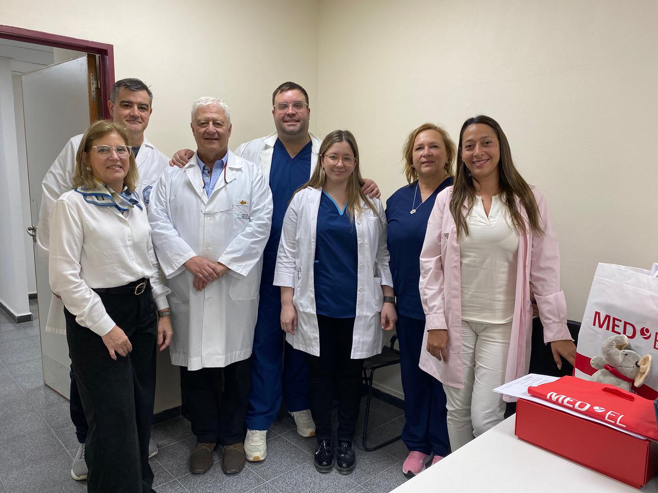 HAC: Entregaron dos modernos dispositivos auditivos a niños que cambiarán su calidad de vida