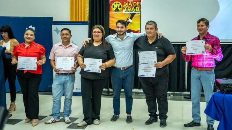 La Subsecretaría de Empleo entregó certificados de finalización de cursos y talleres de oficios