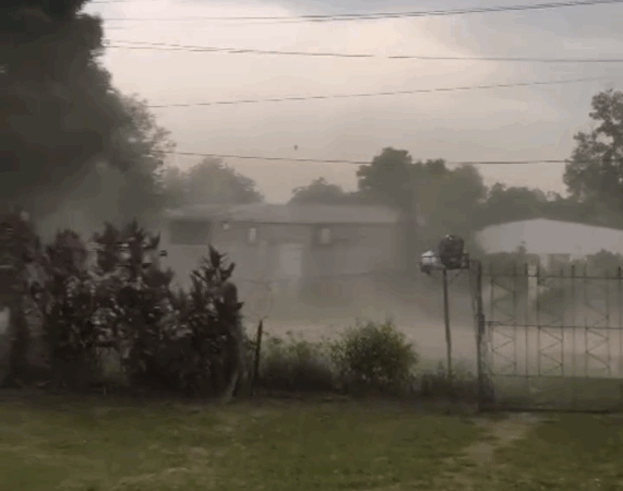 Voladura de techos de viviendas tras los fuertes vientos que azotaron a Laguna Blanca