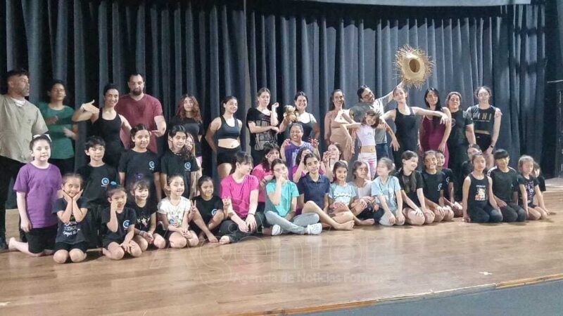 Siguen los ensayos para la gala de fin de año en “La Mandinga”