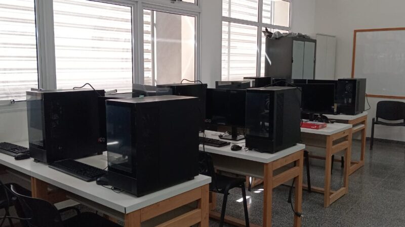 El Instituto Politécnico Formosa incorporó nuevo equipamiento para la sala de informática del CEFMA