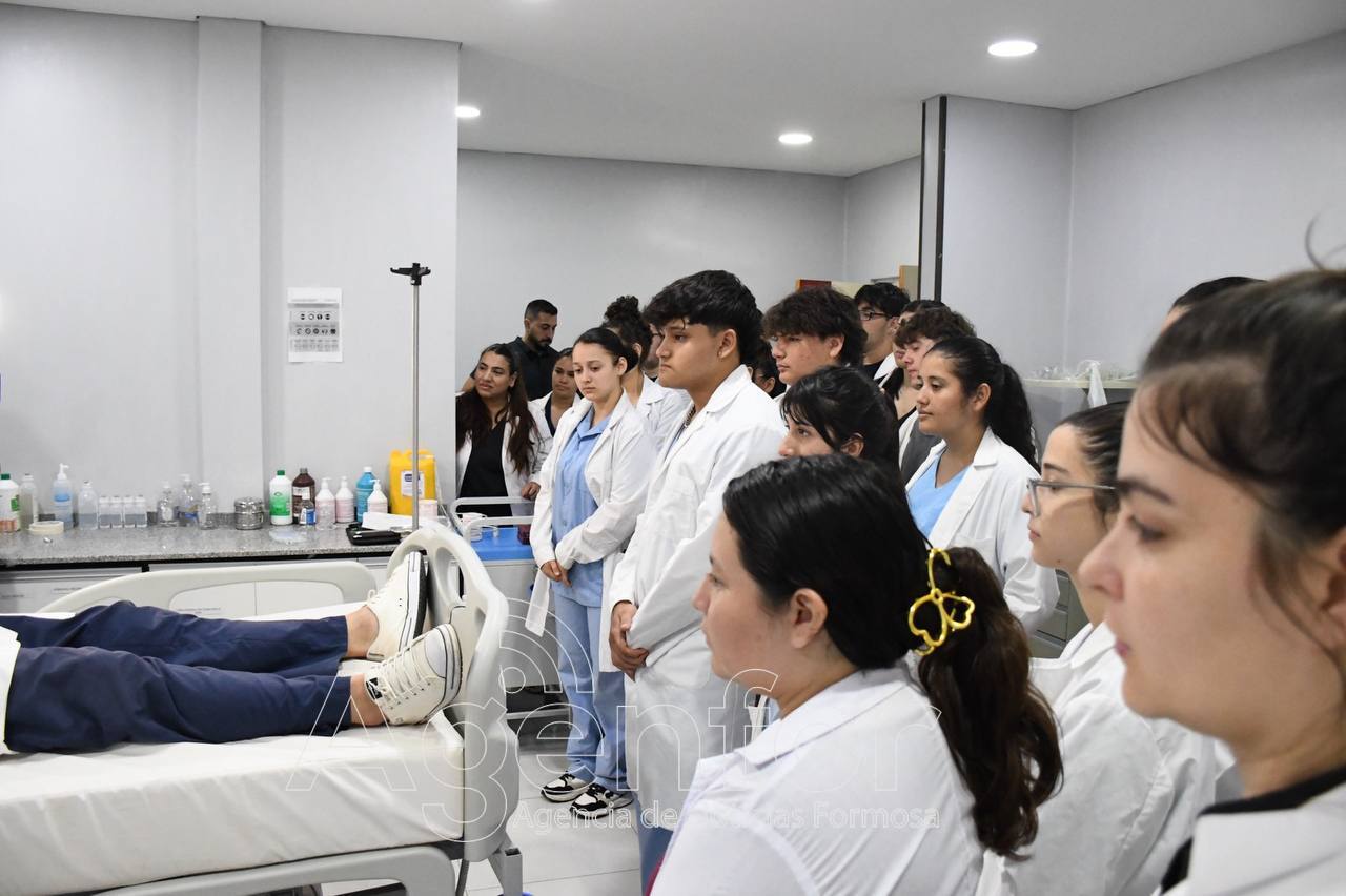 Estudiantes de la UPLaB visitaron el Hospital de Laguna Blanca