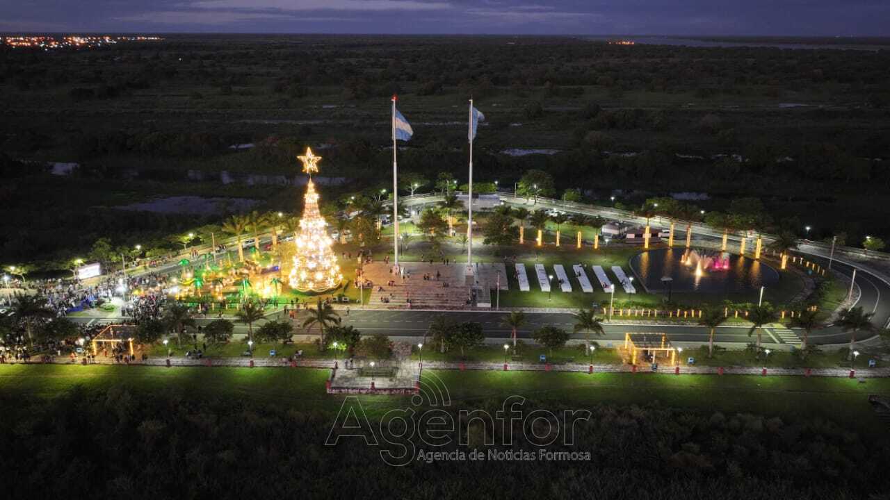 El gobernador Insfrán encabezó el acto de encendido del sistema lumínico “Formosa Brilla 2025”