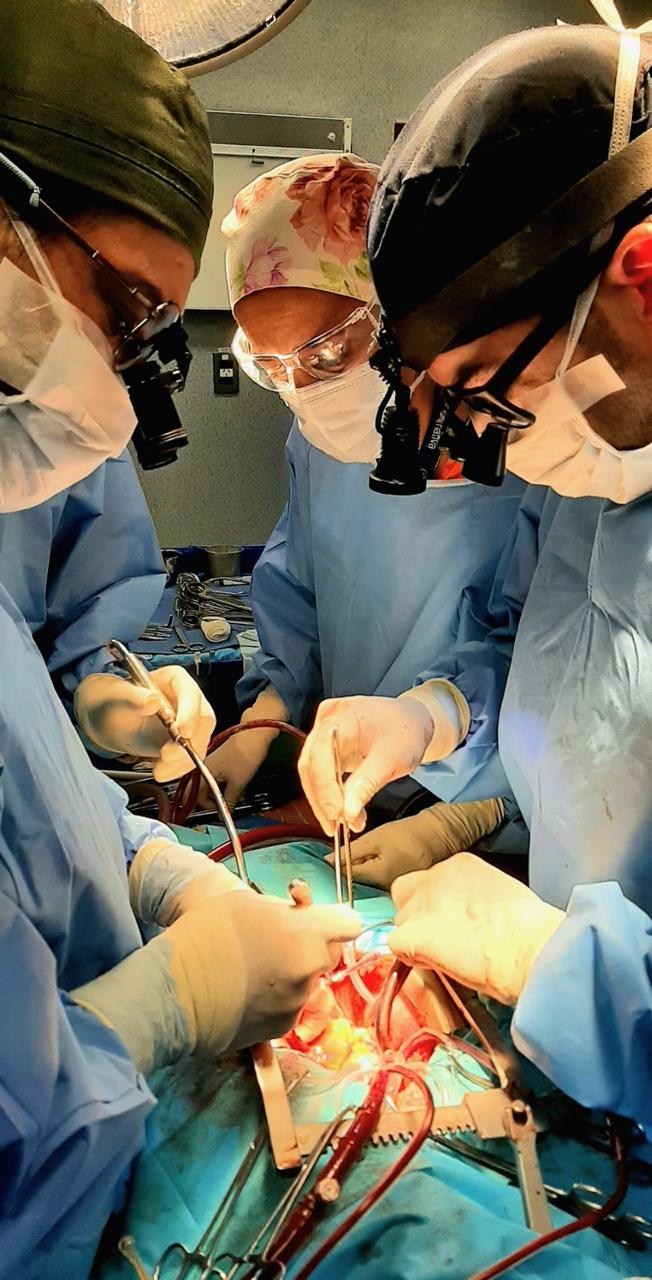 Innovación médica que salva vidas: El HAC realizó un reemplazo valvular mínimamente invasivo