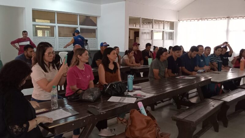 La Secretaría de la Mujer brindó una capacitación al equipo del Parque Acuático y el Paraíso de los Niños