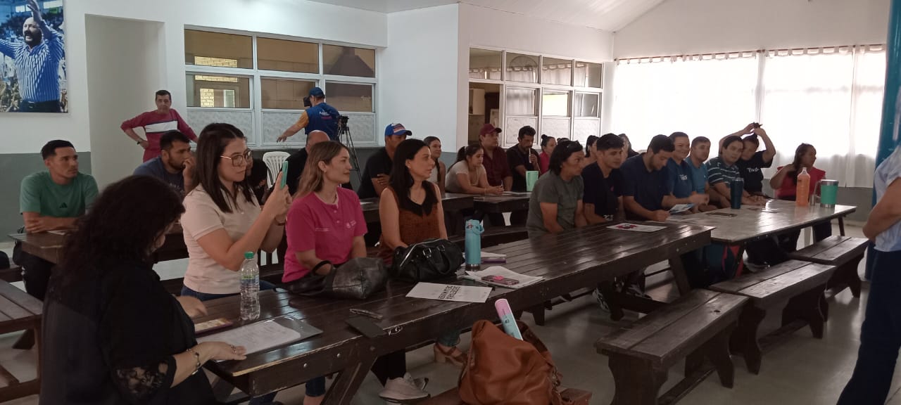 La Secretaría de la Mujer brindó una capacitación al equipo del Parque Acuático y el Paraíso de los Niños