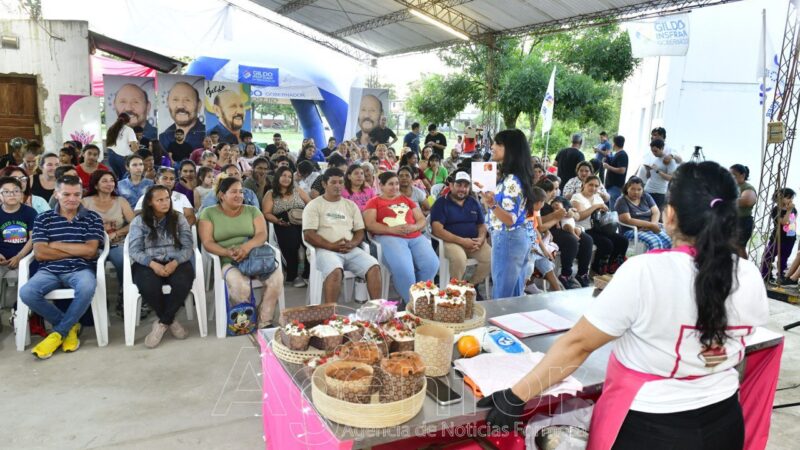 Taller de elaboración de pan dulce y budines se dicta en la Fundación para la Asistencia Solidaria