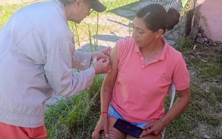 Culminó con éxito el operativo de vacunación desplegado en los barrios Juan Domingo Perón, Luján, el Porvenir, 1° de Mayo y San Isidro