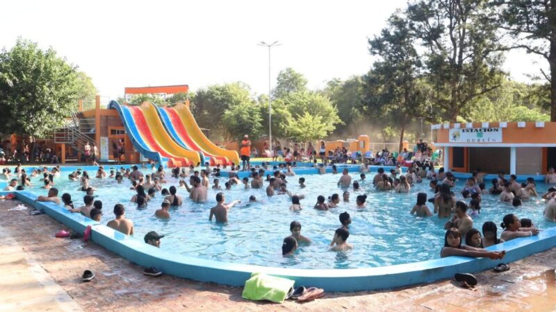 El Colorado vivió un domingo récord de turistas