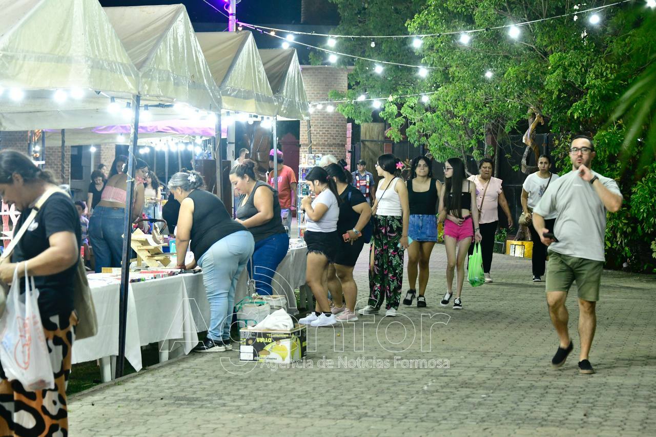 El Mercado Comunitario de Emprendedores impulsa el trabajo local en verano