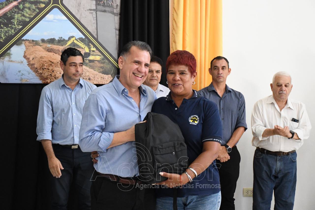 Al igual que todos los años, la DPV realizó la entrega de kits escolares a sus trabajadores