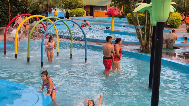El Parque Acuático de El Colorado se consolida como atractivo turístico en la provincia