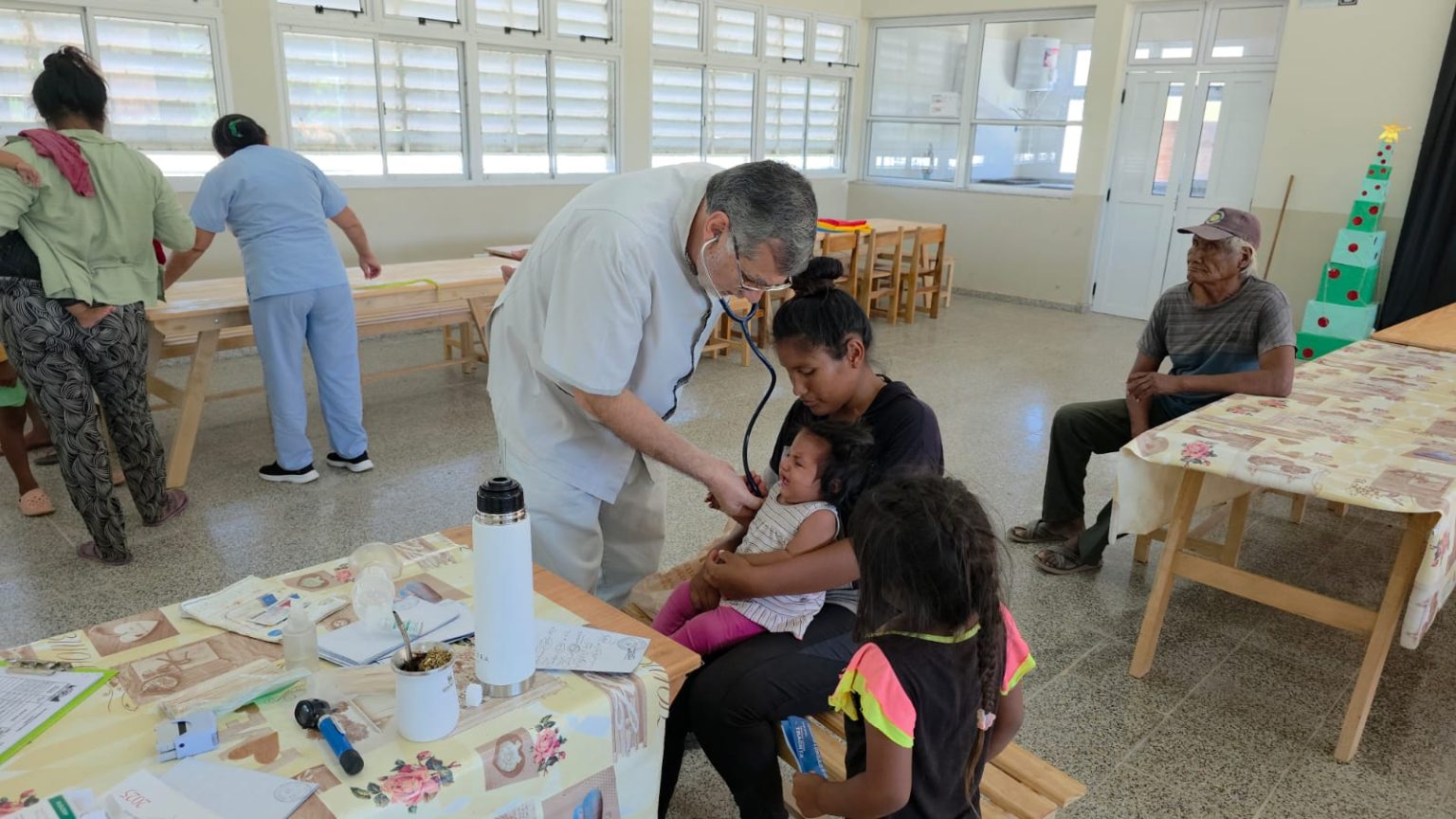 Las Lomitas: Se llevaron atenciones sanitarias a comunidades aledañas