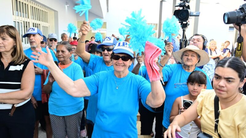 Beneficiarios de la flamante pileta terapéutica coincidieron en que esta obra “nos cambia la vida”