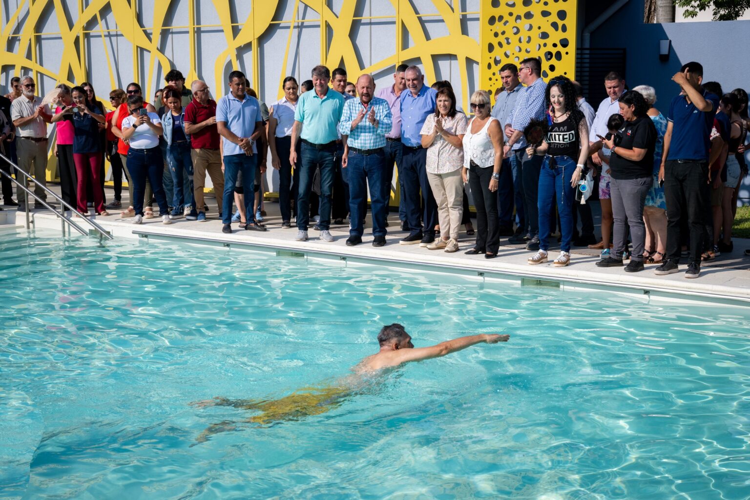 Insfrán inauguró la primera obra pública del 2026: piletas terapéuticas para adultos mayores en el barrio Guadalupe