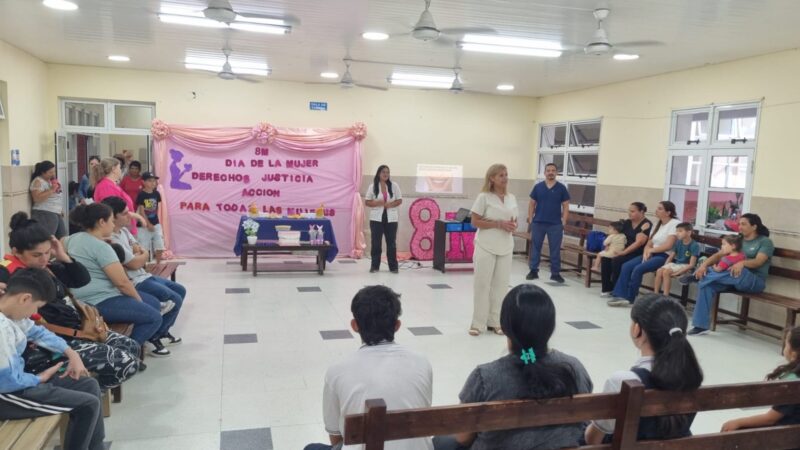 El centro de salud El Pucú promueve la salud bucal para conmemorar el Mes de la Mujer