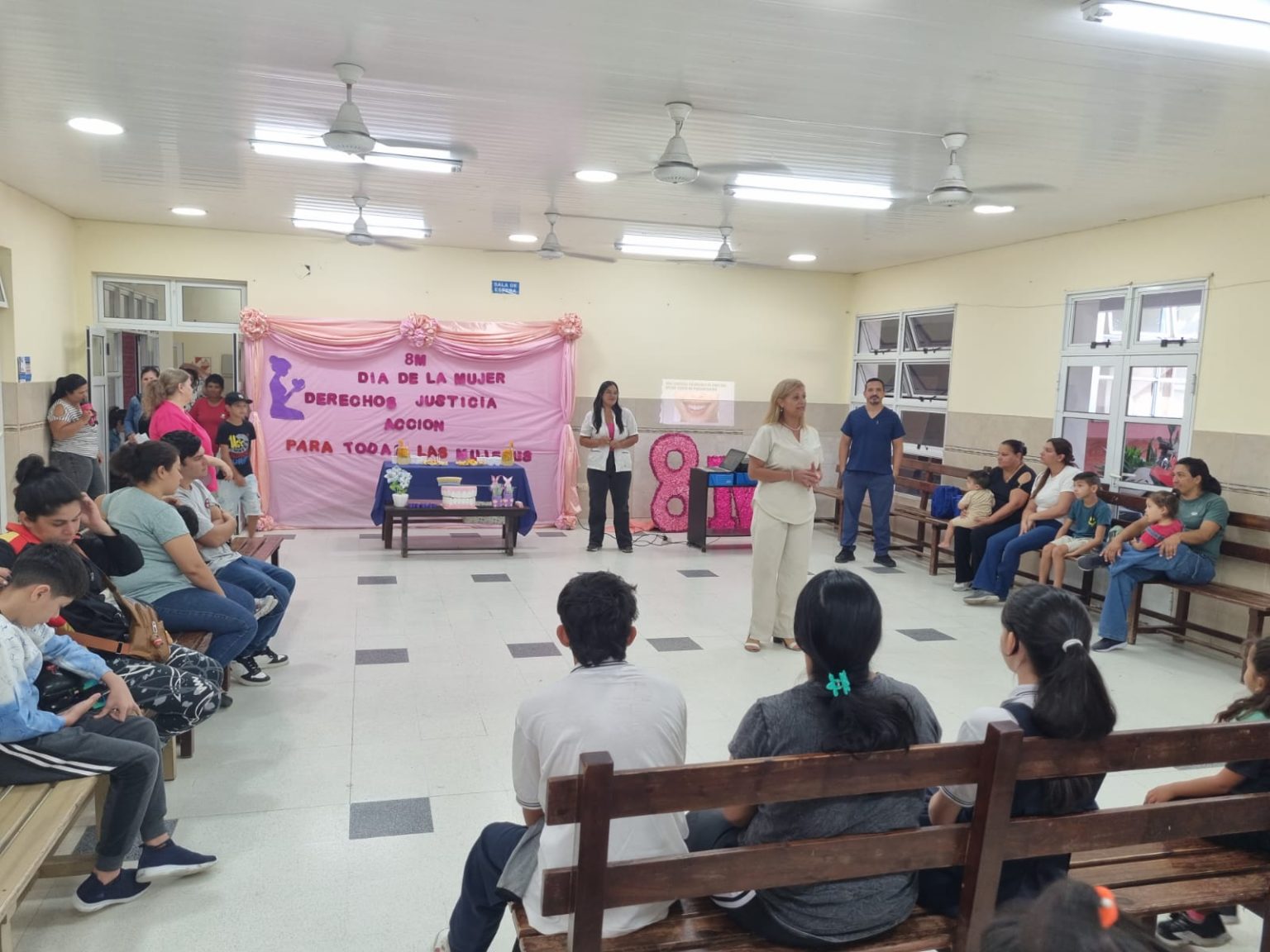 El centro de salud El Pucú promueve la salud bucal para conmemorar el Mes de la Mujer