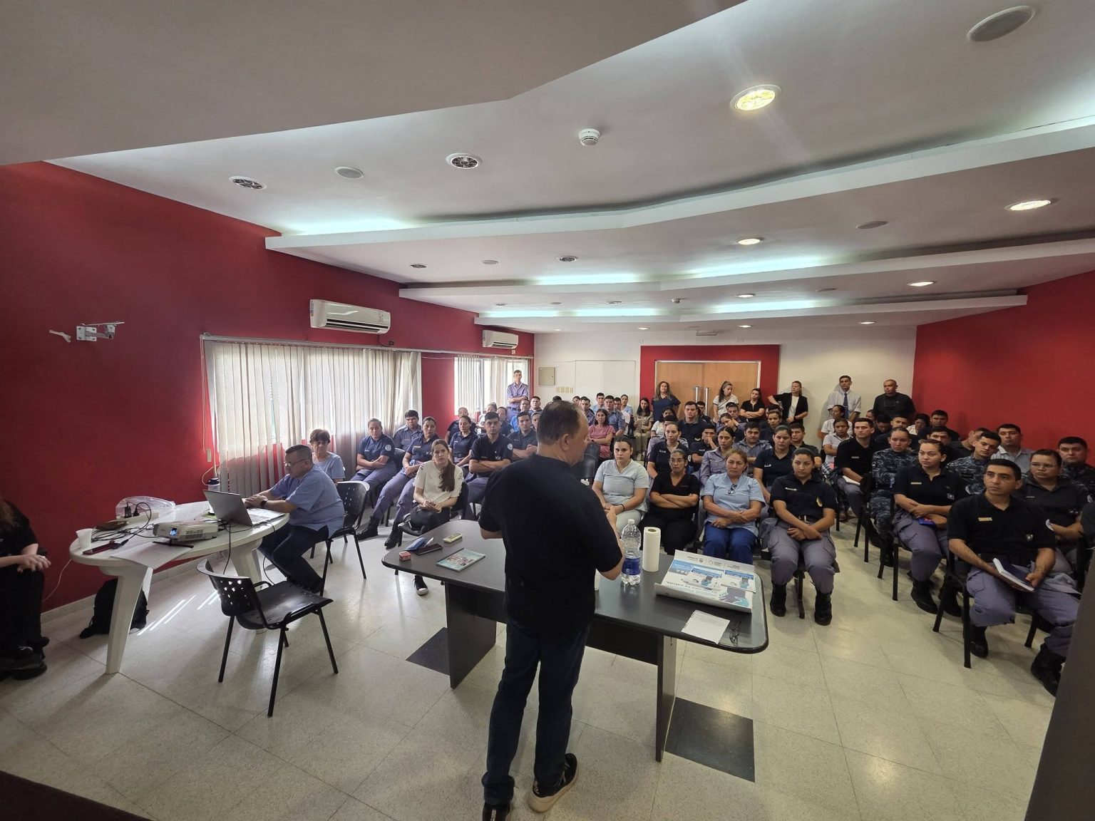 Continúan fortaleciendo los servicios de prevención contra el suicidio