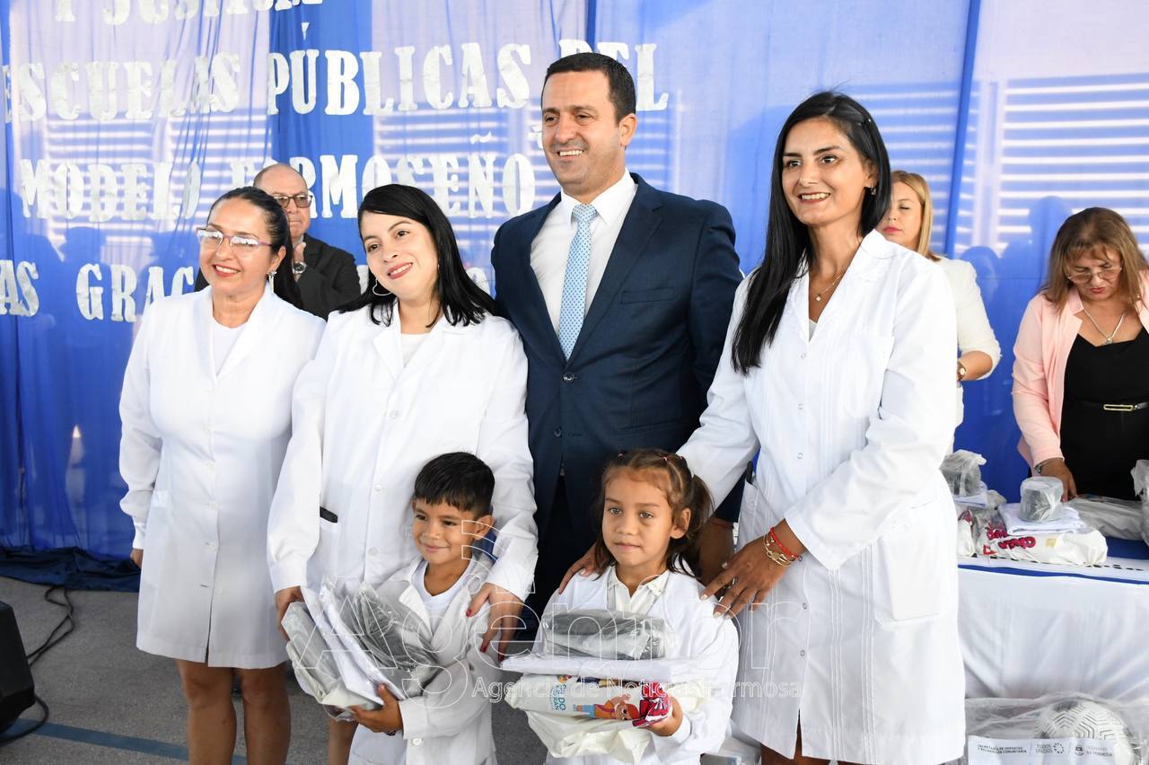 Solís aseguró que “no hay otra provincia” que esté inaugurando tres edificios educativos en el inicio del ciclo lectivo