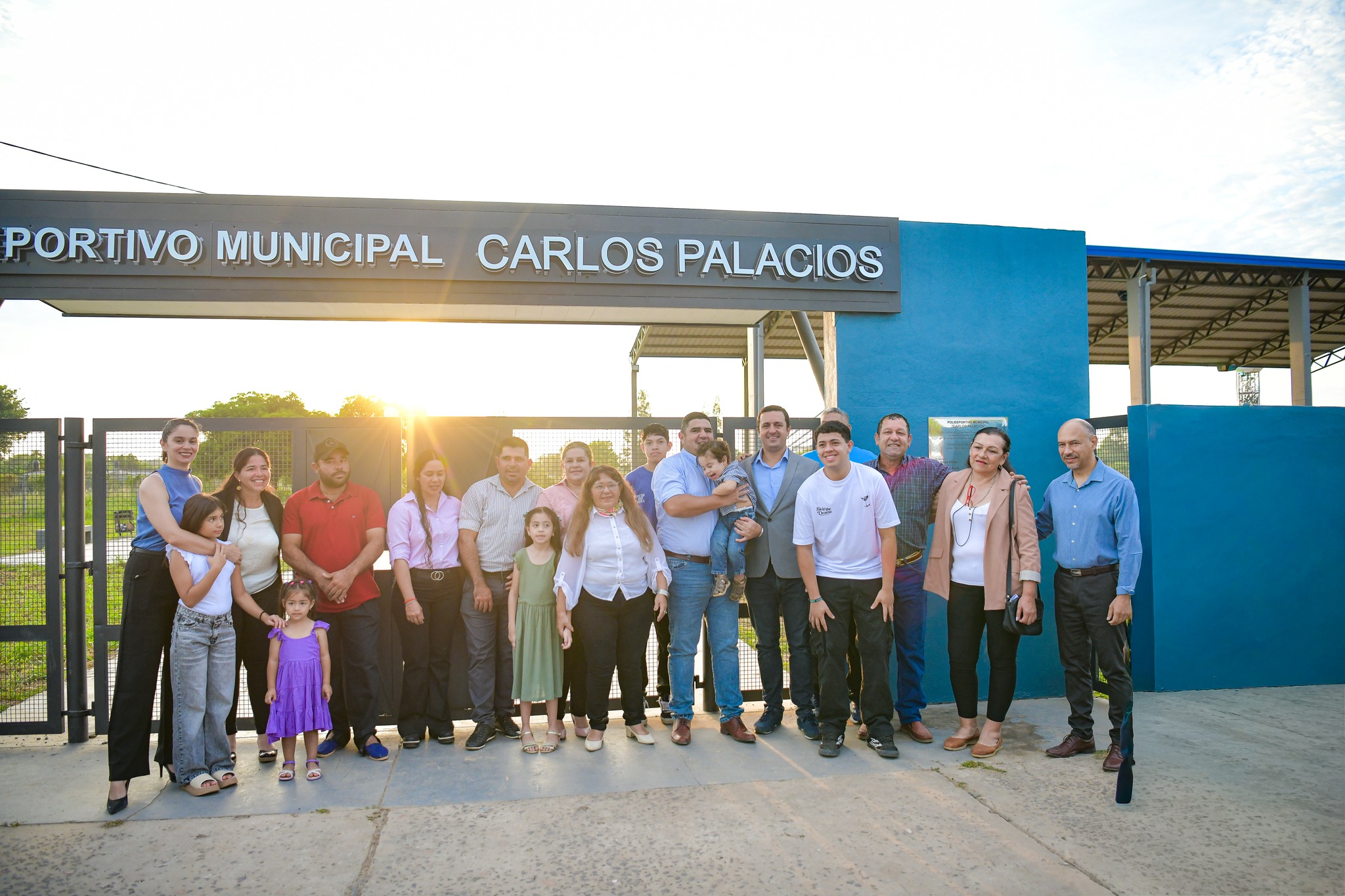 Distinguieron la trayectoria de Carlos Palacios al llevar ahora su nombre el Polideportivo Municipal de Tres Lagunas