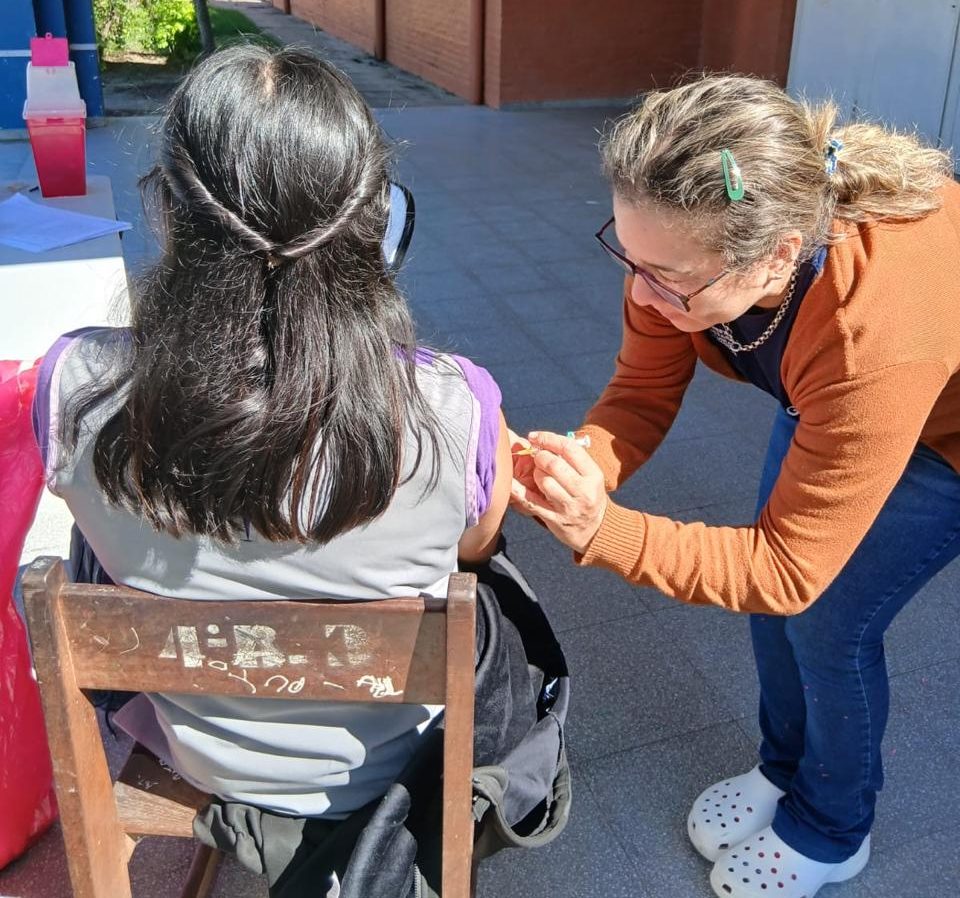 El centro de salud “Luis María Codda” acerca las vacunas a las escuelas en la Semana de la Vacunación en las Américas