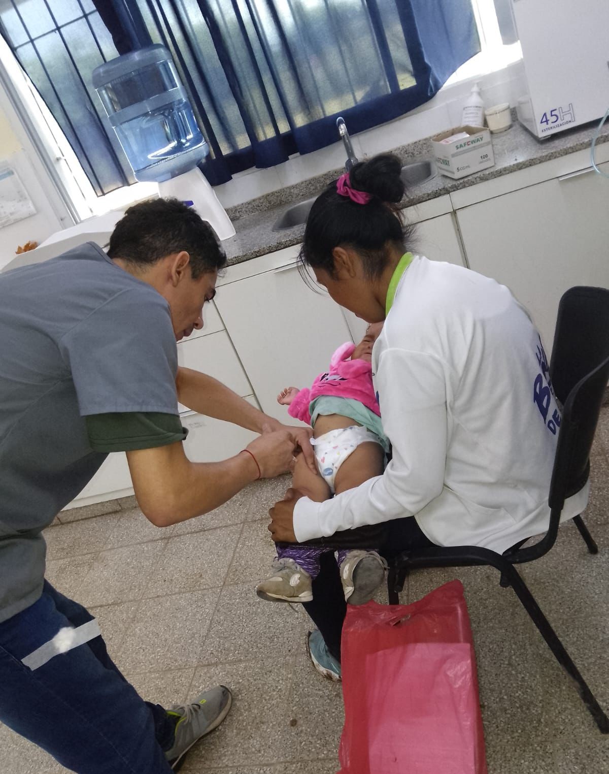 Ingeniero Juárez: El centro de salud del barrio Viejo intensifica la vacunación con acciones en terreno y en el efector