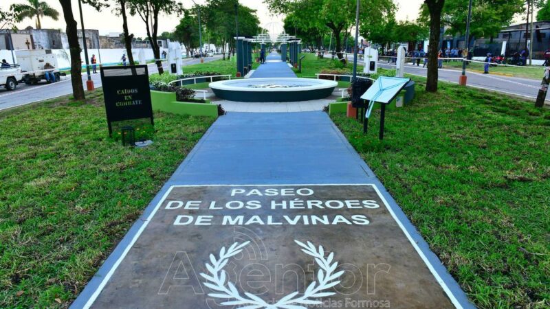 Insfrán inauguró la plazoleta “Héroes de Malvinas” como un espacio de memoria, educación y soberanía