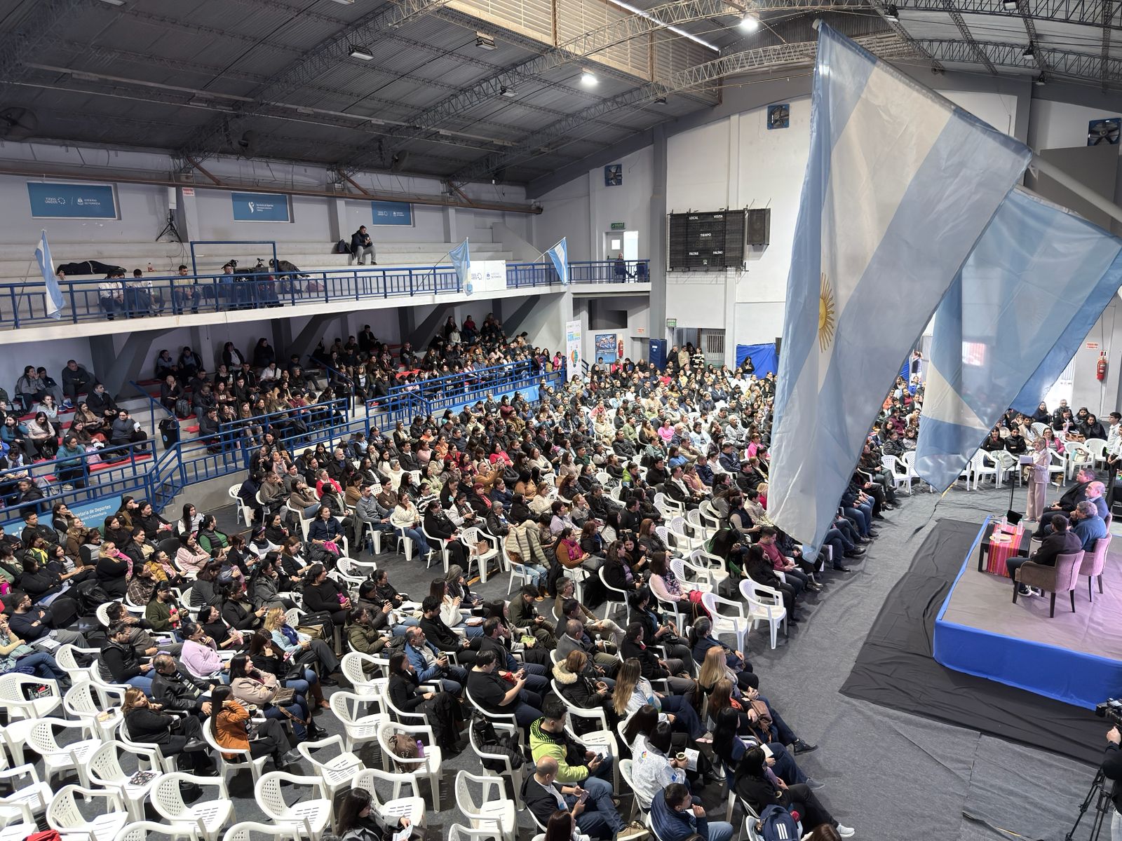 Con la presencia de más de 700 docentes, se desarrolló la primera etapa de “Consuma Conciencia”