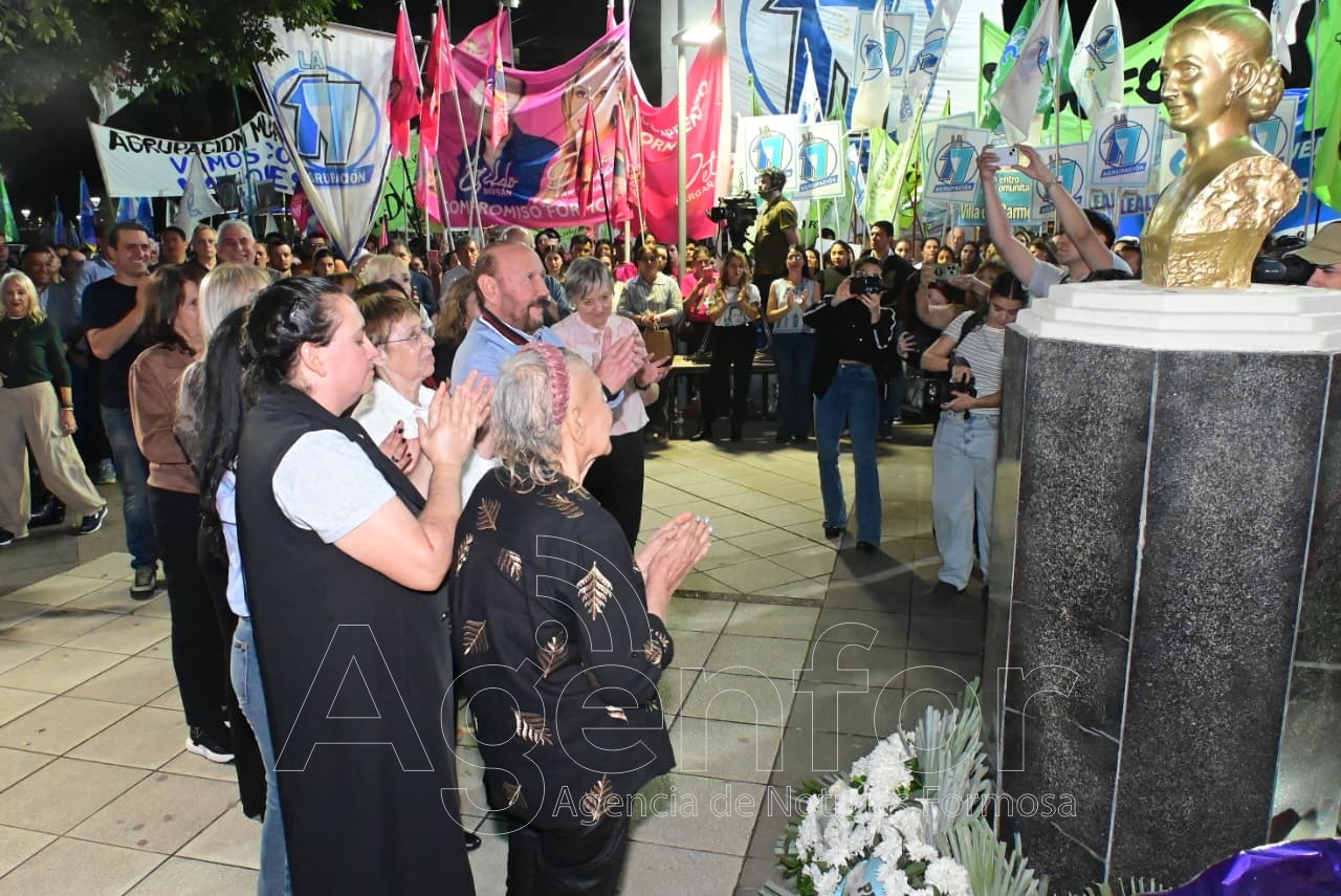 Insfrán encabezó el acto homenaje del 74° aniversario del paso a la inmortalidad de Evita