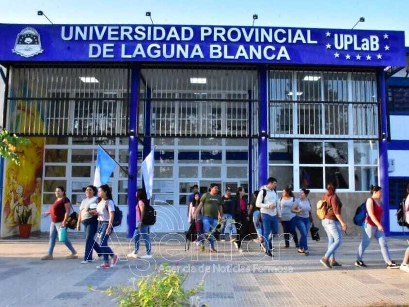 Insfrán celebró el nuevo aniversario de la Universidad Provincial de Laguna Blanca
