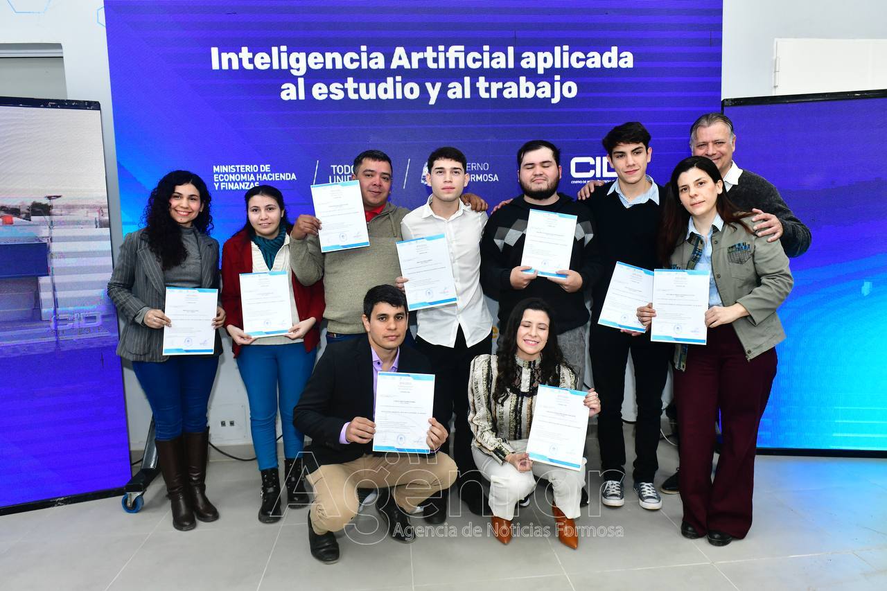 “Son propuestas muy valiosas con posibilidad de insertarse al mercado”: Ibáñez destacó los trayectos en IA y Diseño 3D en el CID