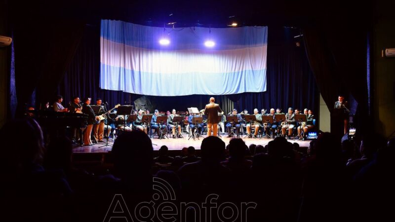 Velada patriótica: Con un emotivo concierto conjunto en el Teatro de la Ciudad, se recibió el Día de la Independencia