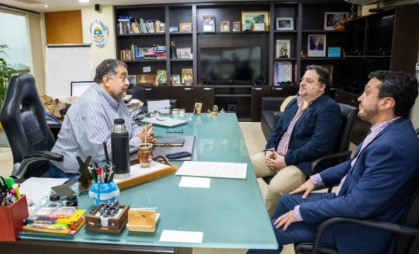 El ministro Gonzalez recibió al escribano que denuncia persecución por su labor notarial