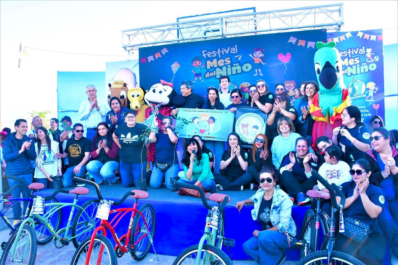 Gran celebración del Mes del Niño en el barrio Salvador Gurrieri
