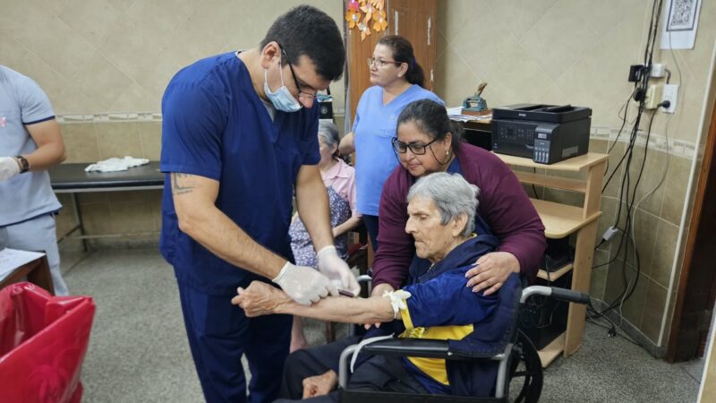 El Hospital Distrital N° 8 realizó controles de laboratorio en la Residencia de Adultos Mayores “Eva Perón”