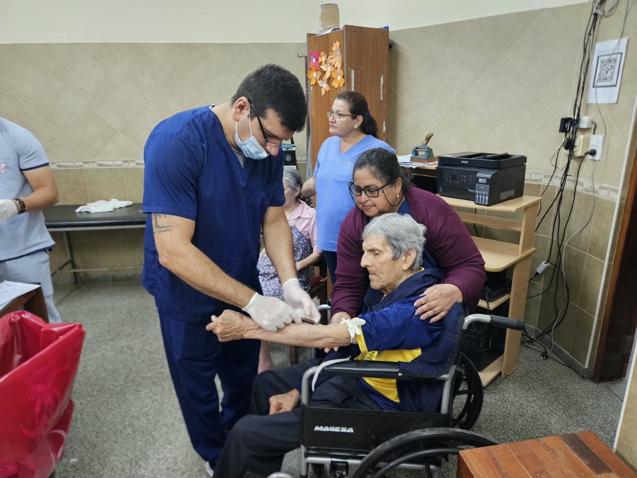 El Hospital Distrital N° 8 realizó controles de laboratorio en la Residencia de Adultos Mayores “Eva Perón”