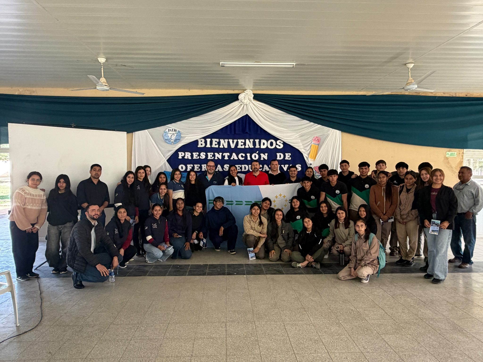 Promocionan en colegios del interior la oferta académica de la UPLaB y el Instituto Politécnico
