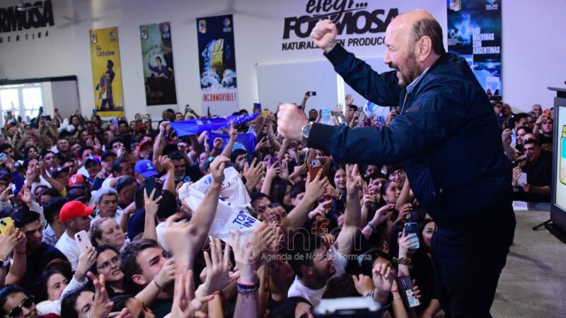 Con un público colmado de jóvenes, Gildo Insfrán encabezó el acto por el Día de la Lealtad Peronista